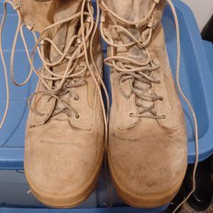 Wellco desert combat boots, size 11R, color tan